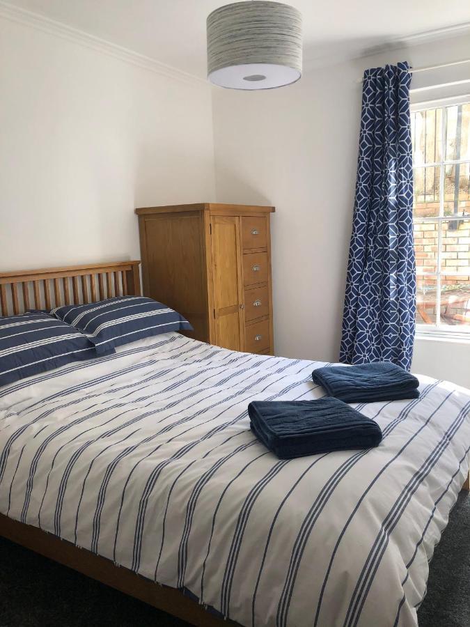 Bank Place Falmouth Bagian luar foto